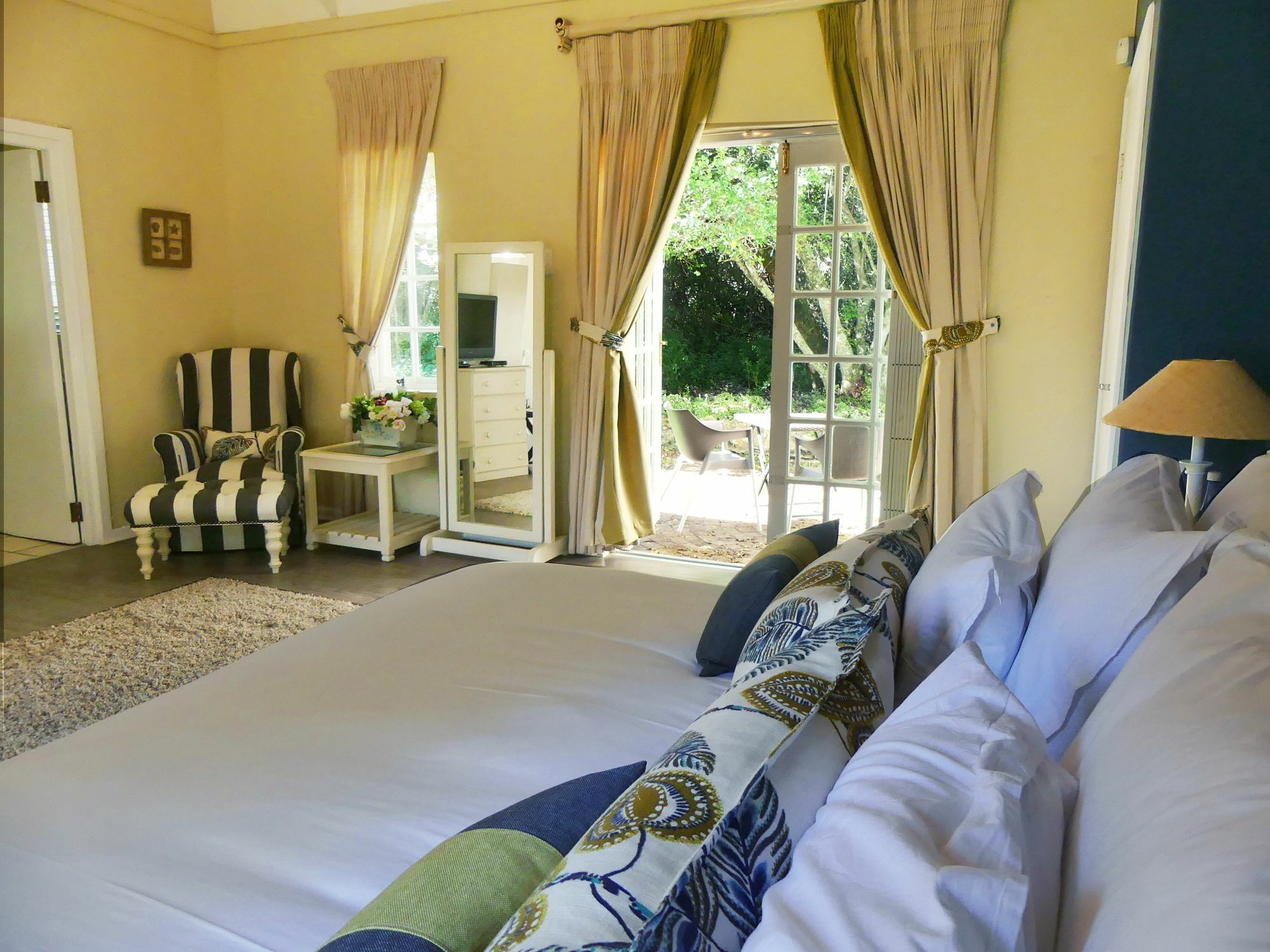 Bed and Breakfast The Plantation Puerto Elizabeth Exterior foto